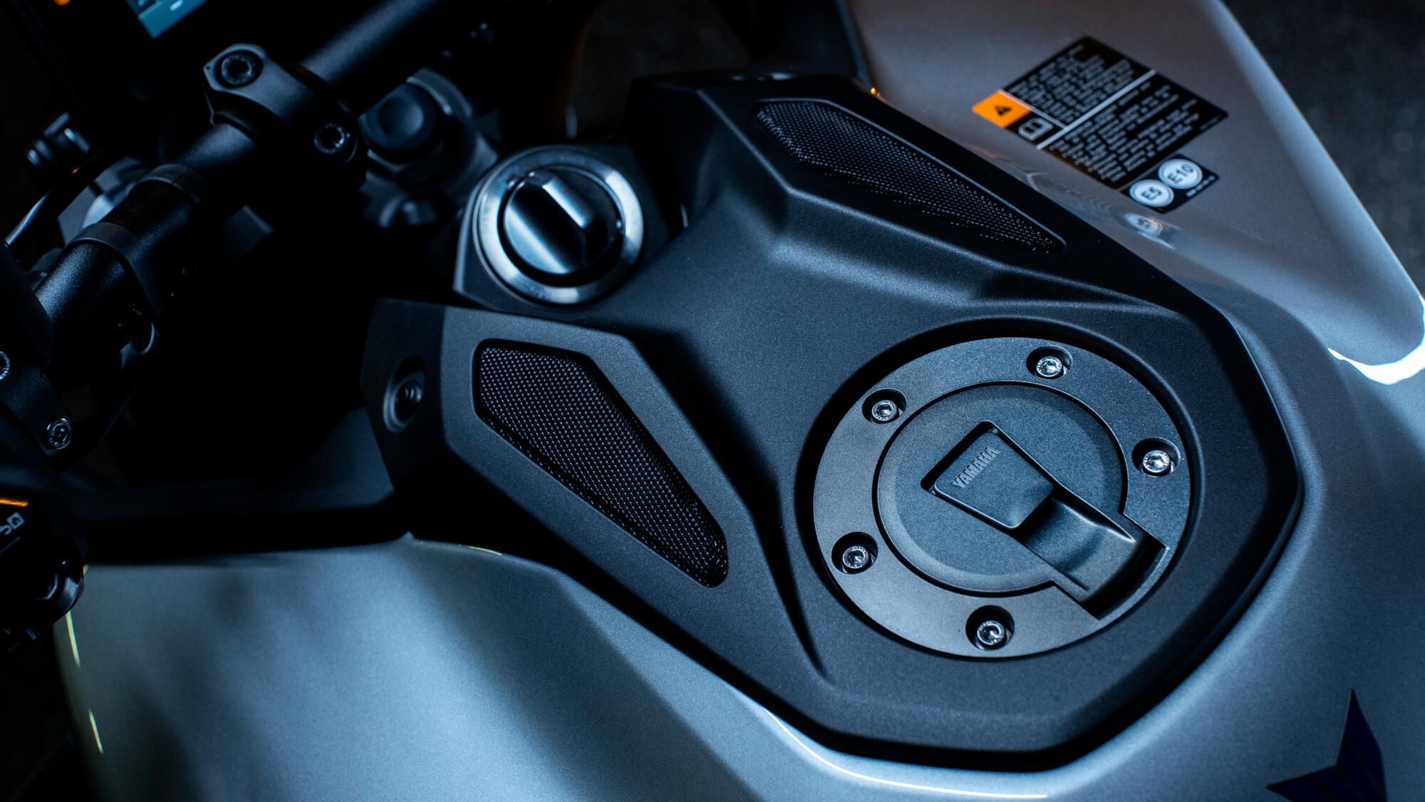 Acoustic amplifier grilles for an enhanced riding experience